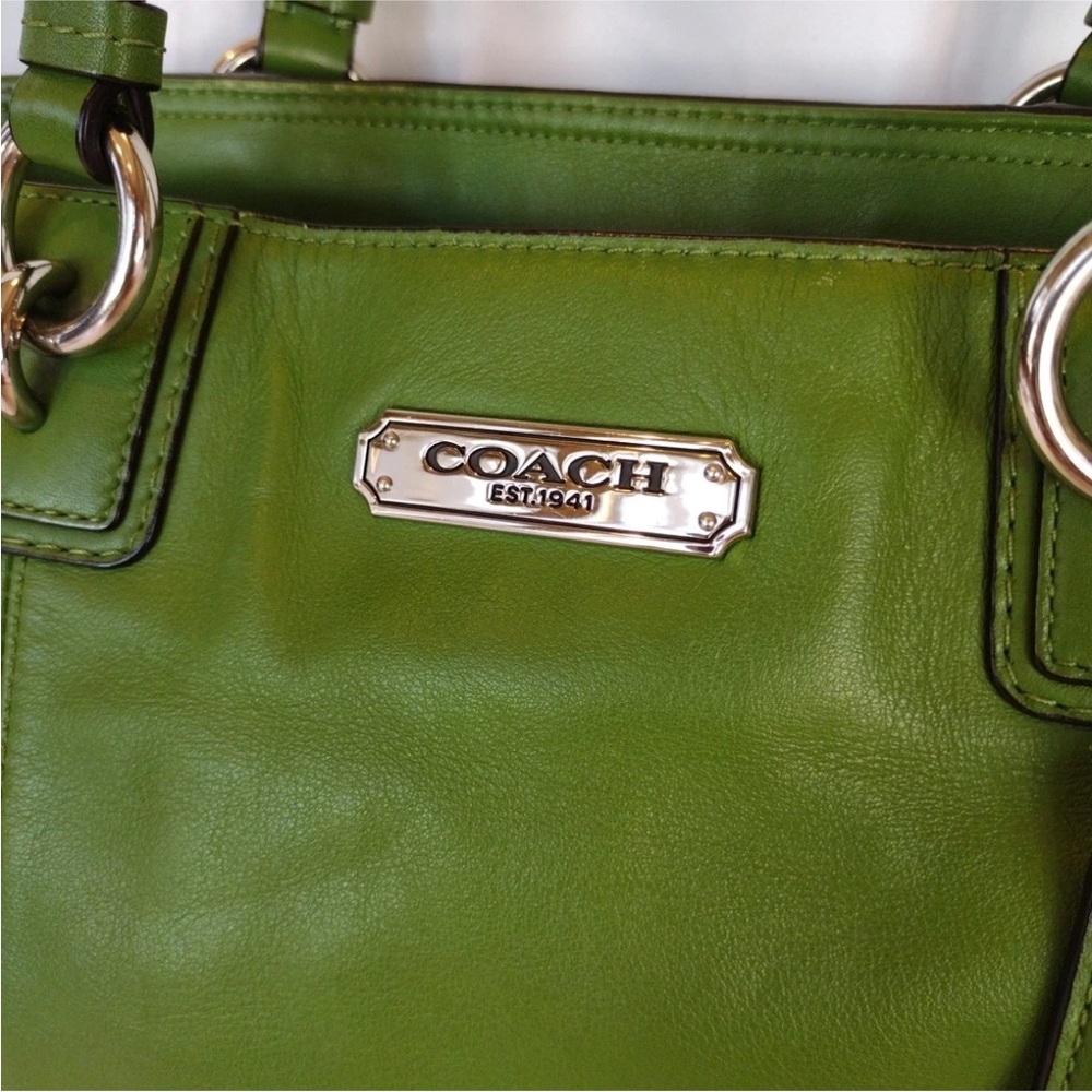 ☘️Coach Vibrant VINTAGE Gorgeous  Green LeatherTote Arm Candy - Picture 2 of 16